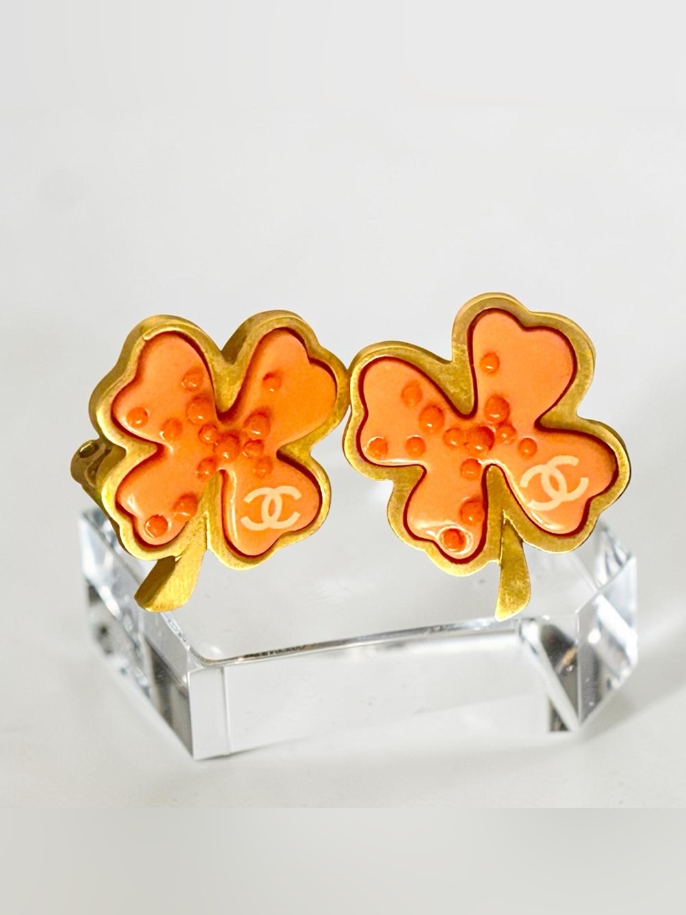 CHANEL Vintage 2003 Spring CC  Coral/Pink ClOVER Clip Earrings Gold Plated
